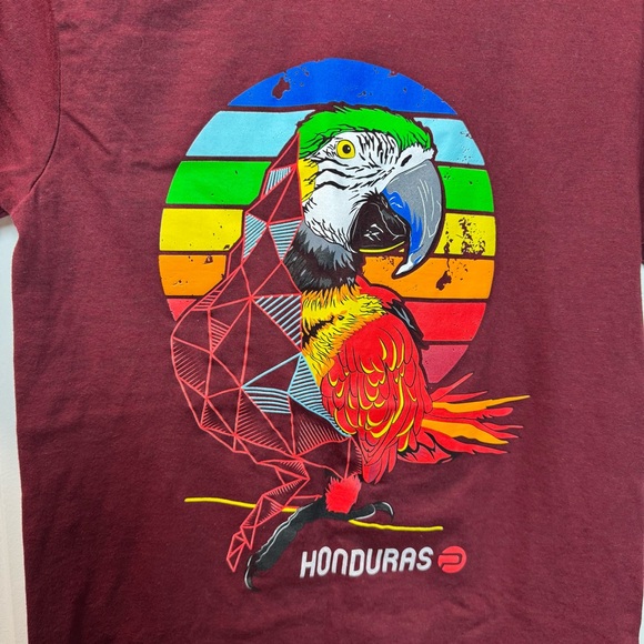 Pacer Honduras T-shirt Women’s Size S Burgundy Red Scarlet Macaw Guacamaya - Picture 2 of 9